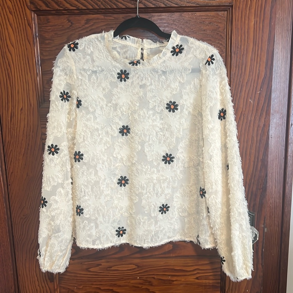 Textured long sleeve white flower blouse